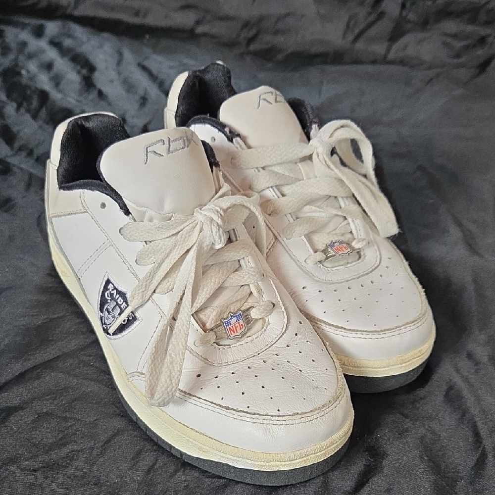 RBK NFL RAIDERS Men's Shoes White With RAIDERS LOGO Size 6 1/2 6.5